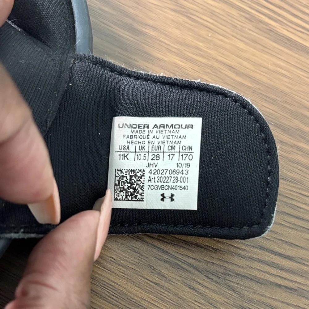 Under Armour Kids Black and‎ White Slide Sandals Sz 11K